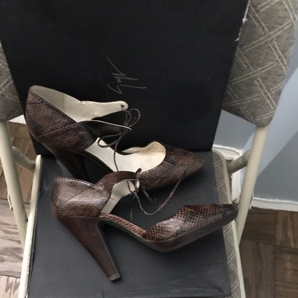 Brown snake skin Calvin Klein shoes size 81/2 worn - Picture 1 of 4